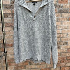Banana Republic Fisherman V-Neck Sweater in Light Gray